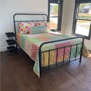 Queen Garnet Hill Quilt Set
